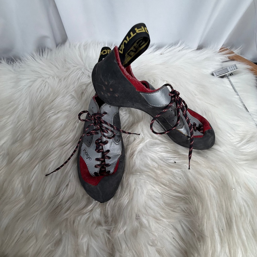 La Sportiva Nago Silver Red Climbing Shoes Vibram XS Edge Womens Size 8.5 EU 40